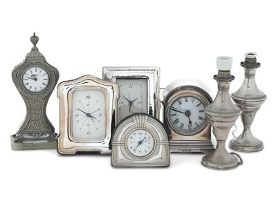 Orologi e complementi decorativi, cinque piccoli orologi con montatura in argento e metallo argen...
