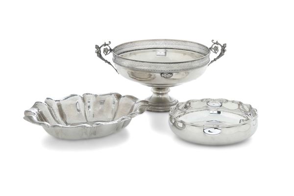 Alzatina e due coppette. Argenteria italiana del XX secolo