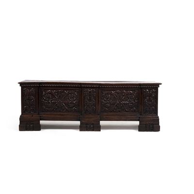 Cassapanca in Legno Intagliato. Elementi Antichi