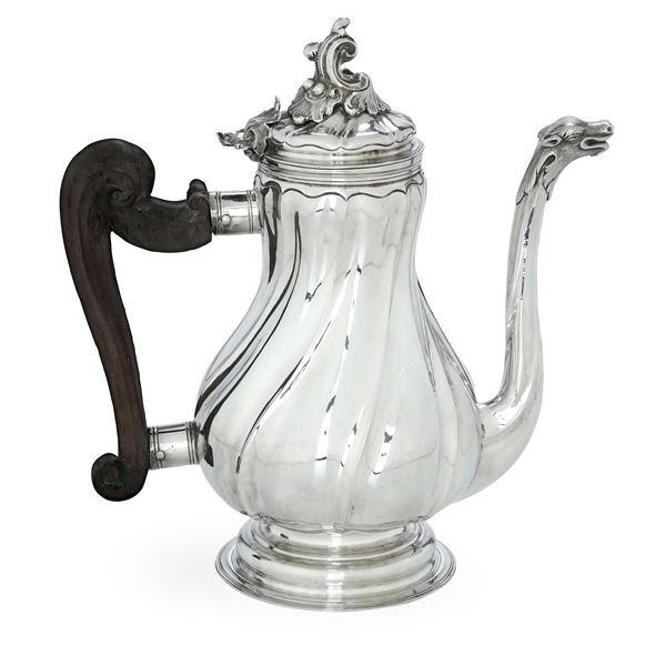 Genova, seconda metà del XVIII secolo. Marchio della "Torretta" con datario consunto di parziale lettura (1)77? Caffettiera