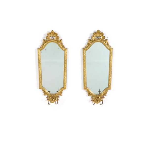 Coppia di ventoline in legno intagliato e dorato. XIX-XX secolo