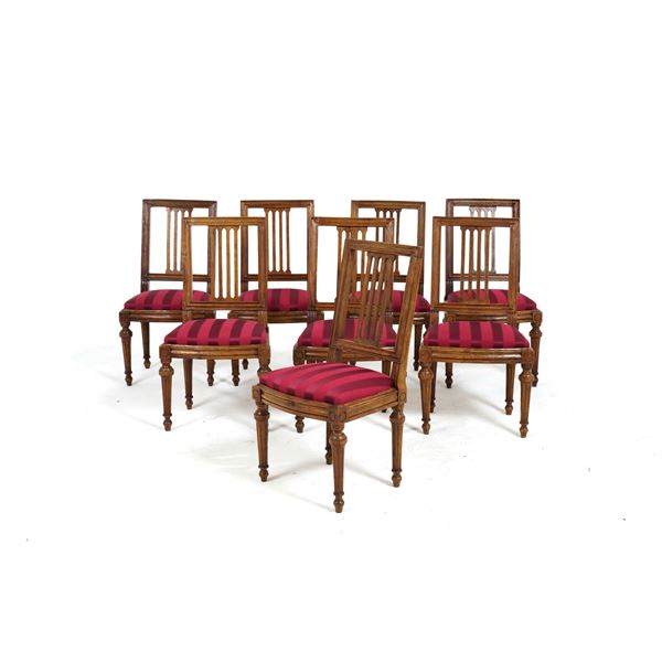 Otto sedie Luigi XVI in legno intagliato, fine XVIII secolo