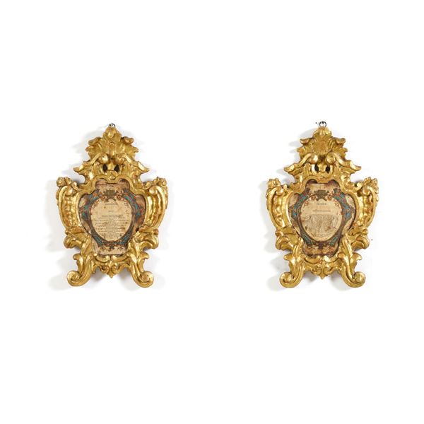 Due cornici da cartagloria in legno intagliato e dorato. XVIII secolo