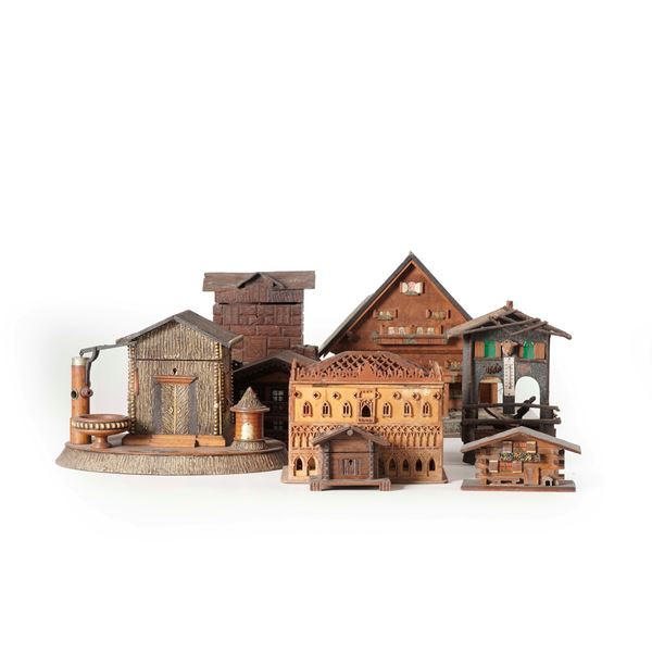Lotto di otto modellini di edifici in legno. XX