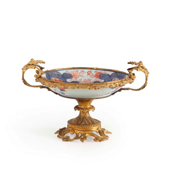 Coppa in porcellana Imari con montatura in bronzo dorato