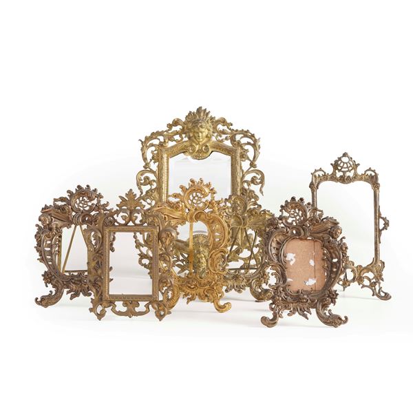Sette cornicette in bronzo dorato e metallo