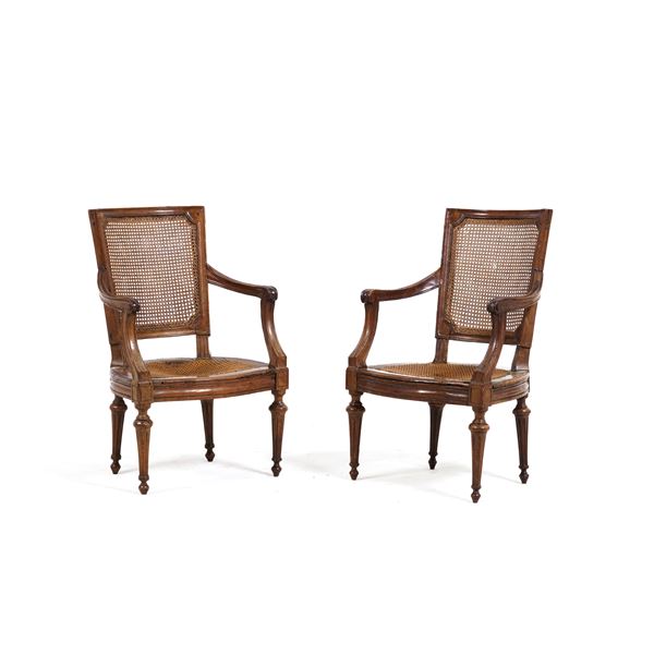 Coppia di poltrone Luigi XVI in legno intagliato. XVIII secolo