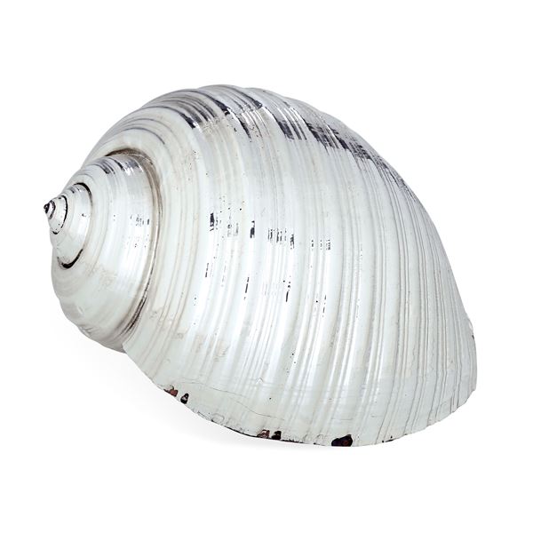 Etichetta a scudo Maison Mario Buccellati. Italia XX-XXI secolo Conchiglia rivestita in argento