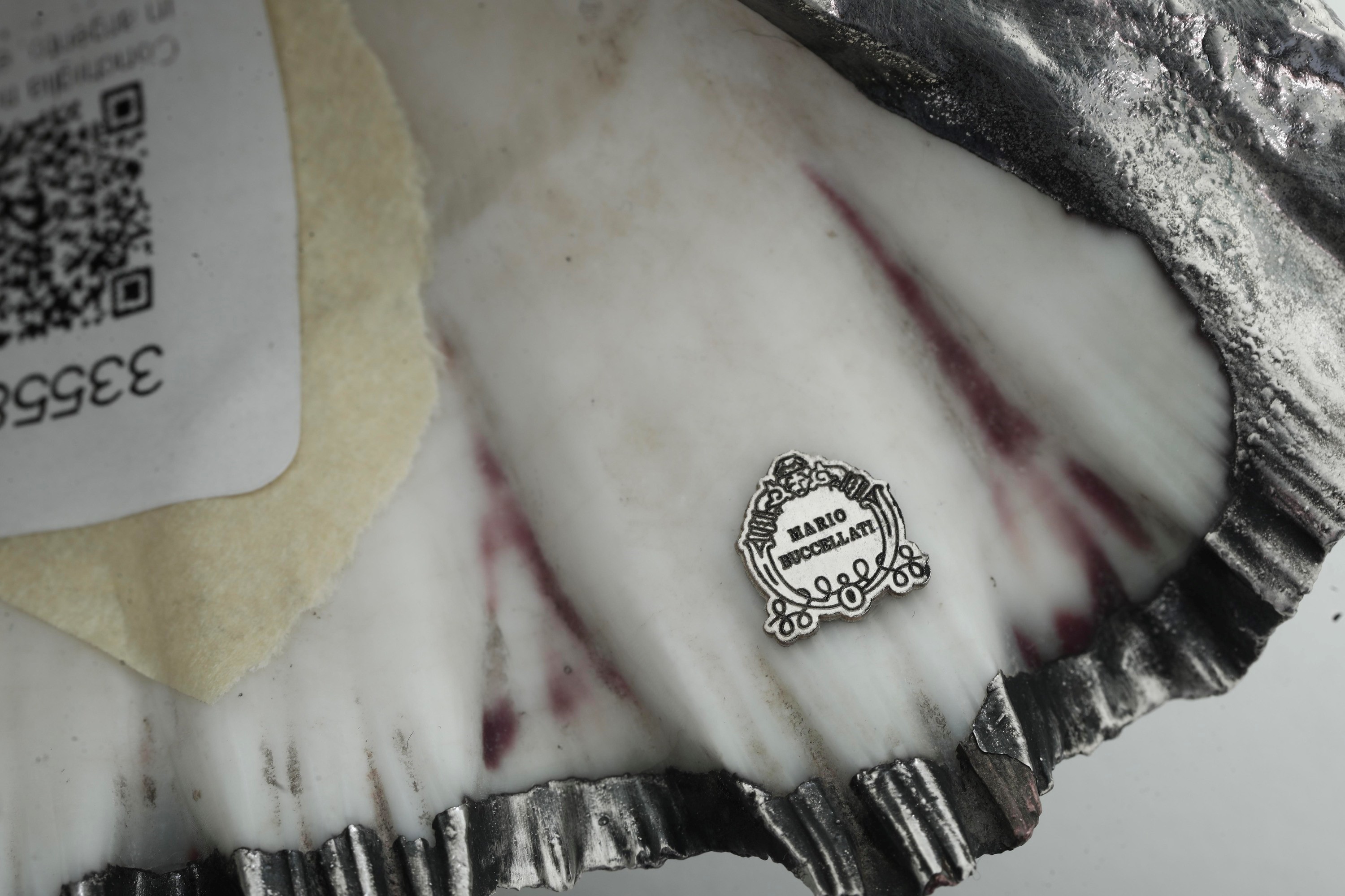 Conchiglia ricoperta in argento. Etichetta a scudo Maison Mario Buccellati. Italia XX-XXI secolo