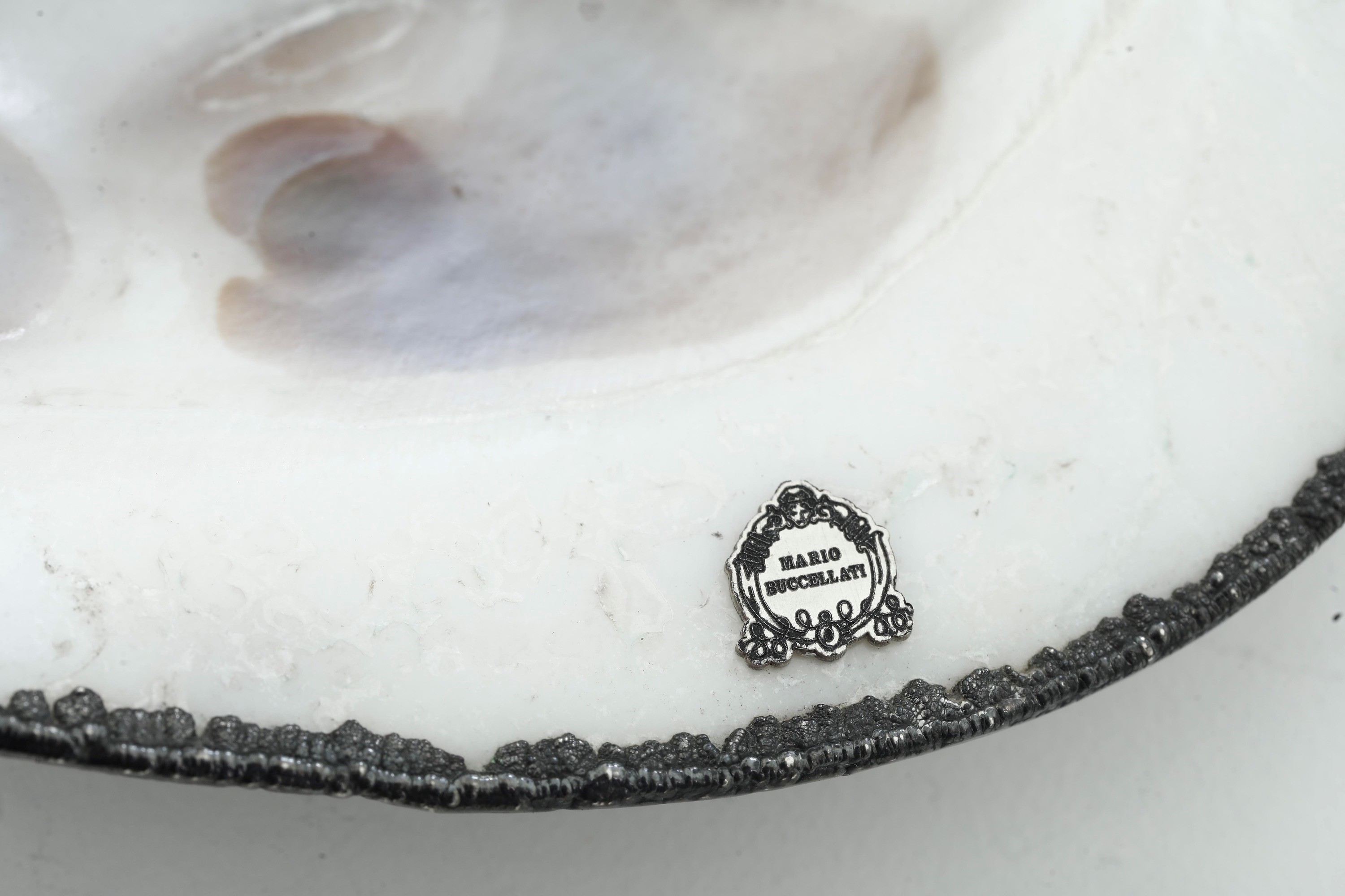 Etichetta a Scudo Maison Mario Buccellati. Italia XX-XXI Secolo Conchiglia Ricoperta in Argento