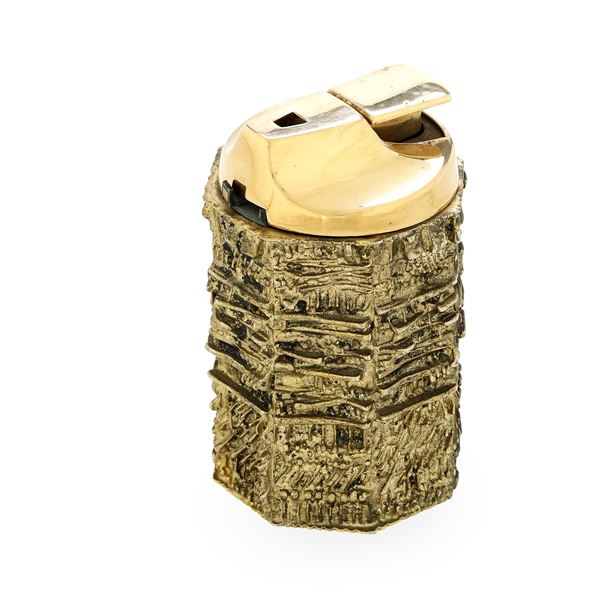 Argenteria milanese del XX-XXI secolo. Argentiere Varisco & Amelio. Su modello di Arnaldo Pomodoro Accendino da tavolo