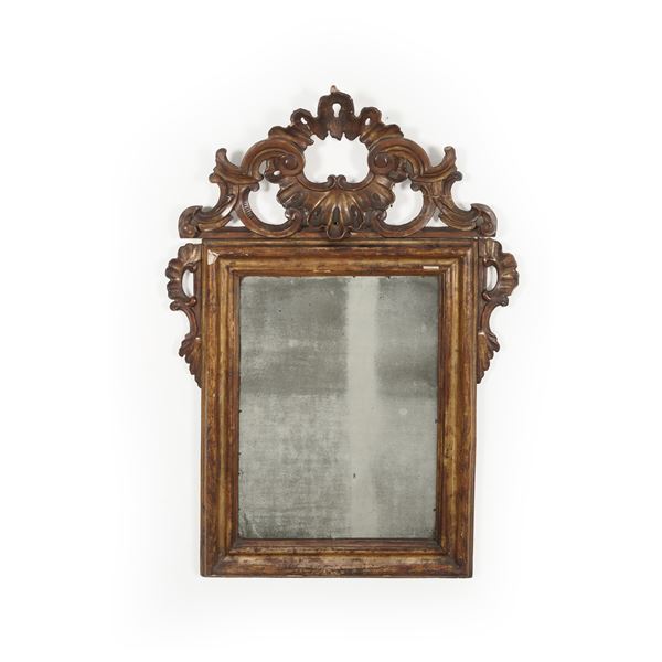 Specchierina in legno intagliato e dorato a mecca. XVIII-XIX secolo