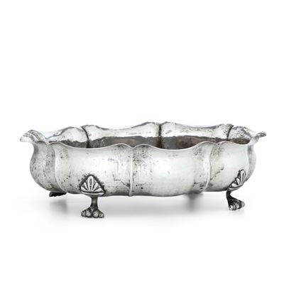 Centrotavola in argento, argenteria italiana del XX secolo, argento fuso e sagomato, bollo dell’a...