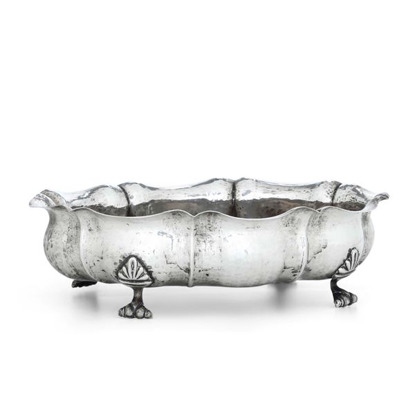 Centrotavola. Argenteria italiana del XX secolo, bollo dell'argentiere consunto