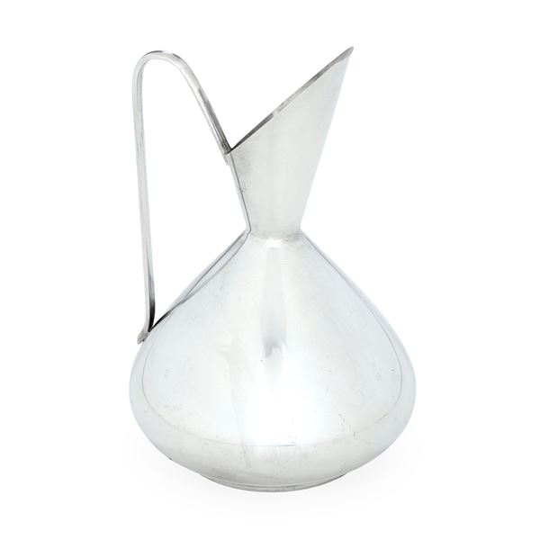 Disegnata e realizzata da Eros Genazzi, Milano, metà del XX secolo Brocca panciuta con presa laterale