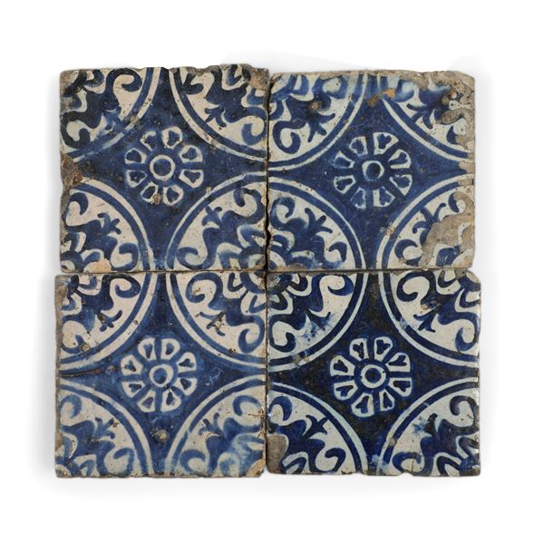 Quattro “azulejos” Spagna, Manises, ultimo terzo del XV - primi decenni del XVI secolo  