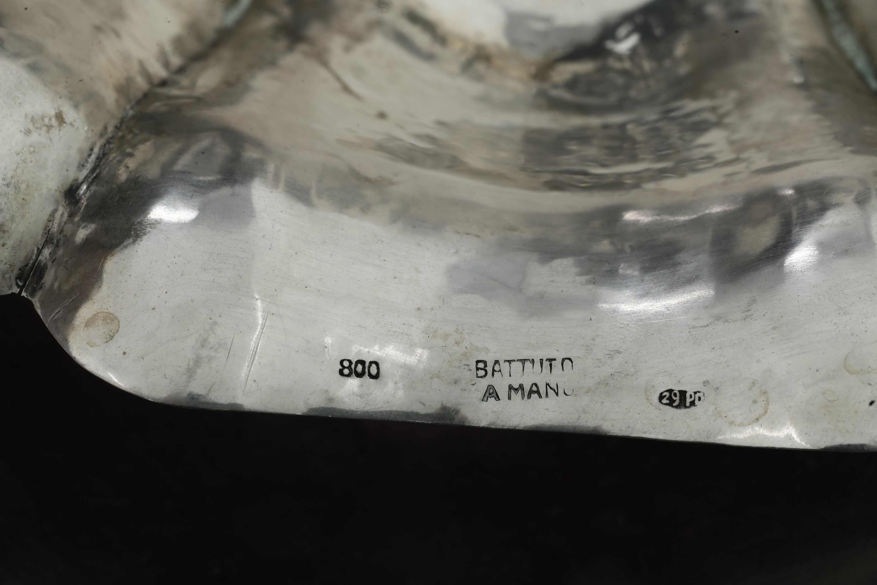 Argenteria italiana del XX secolo, Tre centrotavola in argento fuso e sagomato