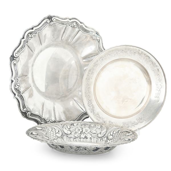 Tre piatti. Argenteria italiana del XX secolo, argentieri differenti