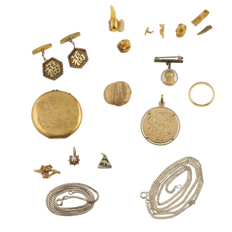 Lotto misto di oggetti totalmente o parzialmente danneggiati ed incompleti  - Asta Gioielli - Cambi Casa d'Aste