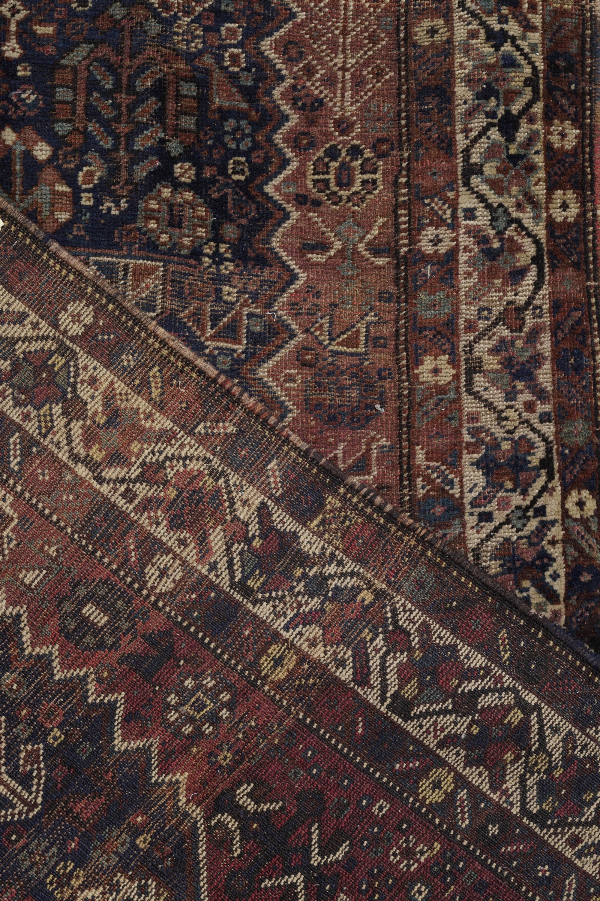 Tappeto sudpersiano, fine XIX - inizio XX secolo, cm 161 x 242