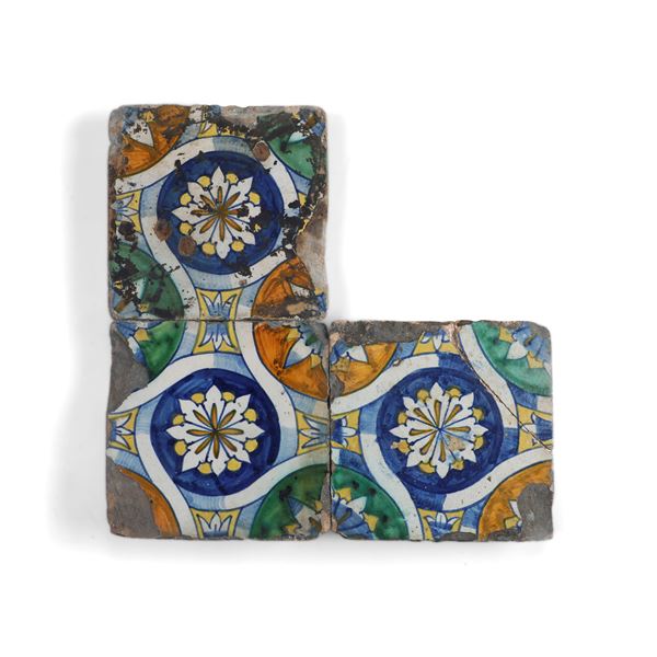 Tre mattonelle (laggioni) Savona, prima metà del XVI secolo 