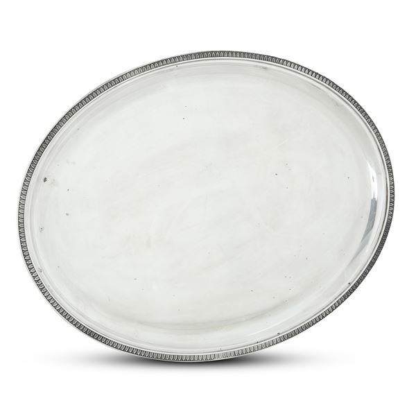 Vassoio. Argenteria italiana del XX secolo, bollo dell'argentiere consunto