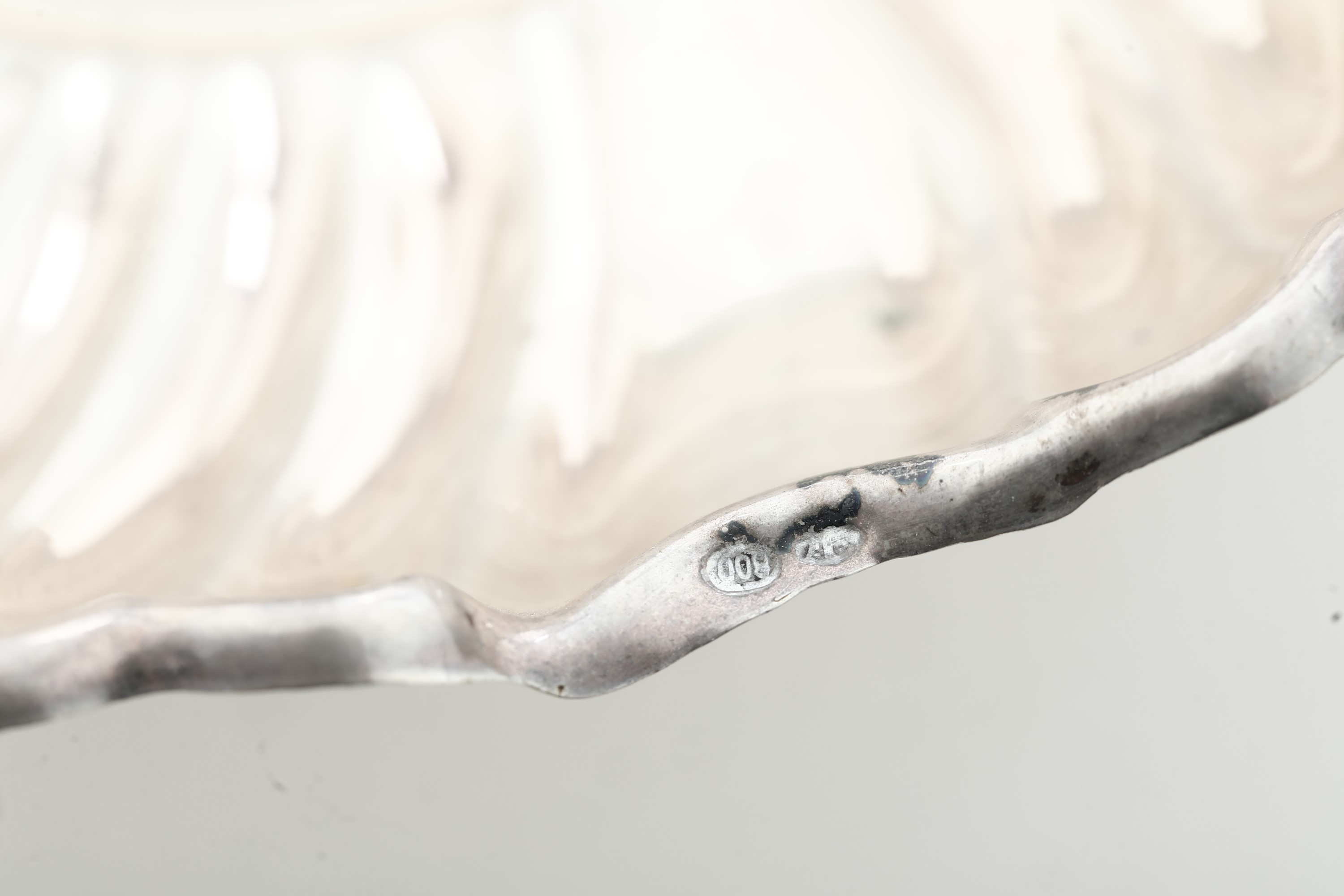 Argenteria italiana del XX secolo, oggetti decorativi in argento fuso e sagomato