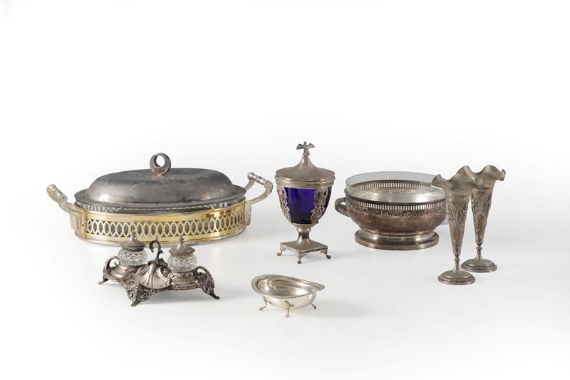 Miscellanea di oggetti in metallo argentato. XIX-XX secolo  - Asta Antiquariato - Cambi Casa d'Aste