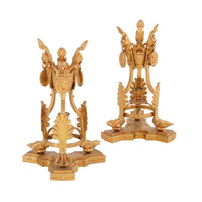 Coppia di candelieri in metallo dorato, decorazione neoclassica (XX secolo)