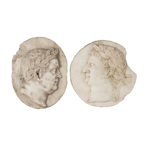 Due rilievi ovali con profili di imperatori romani. XIX-XX secolo