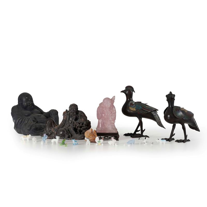 Collezione di sculturine orientali di diversa foggia e materiale  - Asta Oggetti d'Arte - La Wunderkammer di Ettore Mocchetti - Cambi Casa d'Aste
