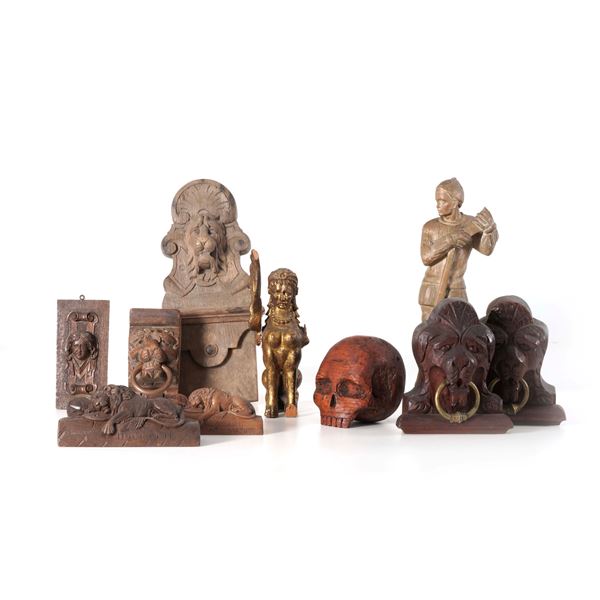 Lotto di dieci sculture in legno