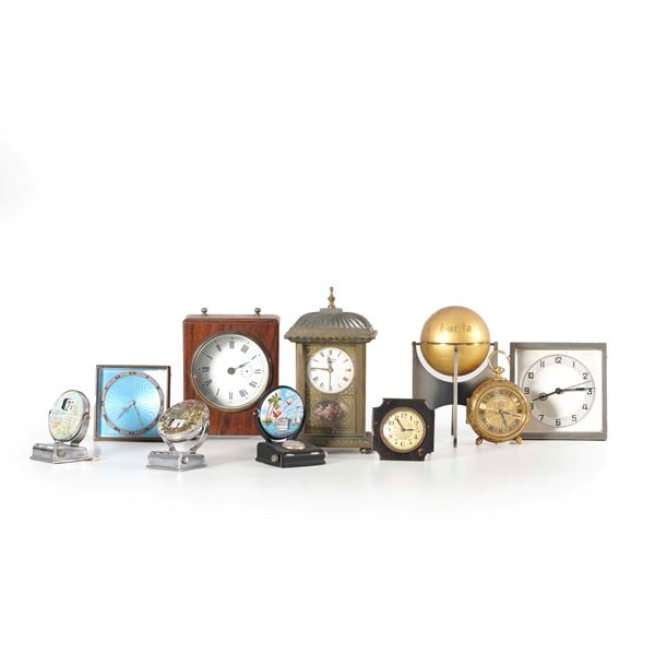 Lotto di dieci tra orologi e sveglie. XX secolo