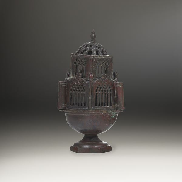 Turibolo architettonico. Oreficeria tardo gotica del XVI secolo