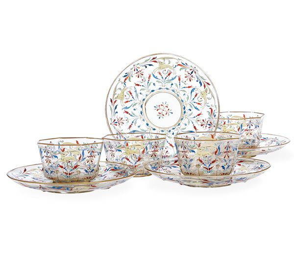 Quattro ciotole con sottopiatti “Canine and Foliate” Murano, Manifattura Salviati, 1900 circa Decorazione: Boemia, Bottega di Ludwig Moser