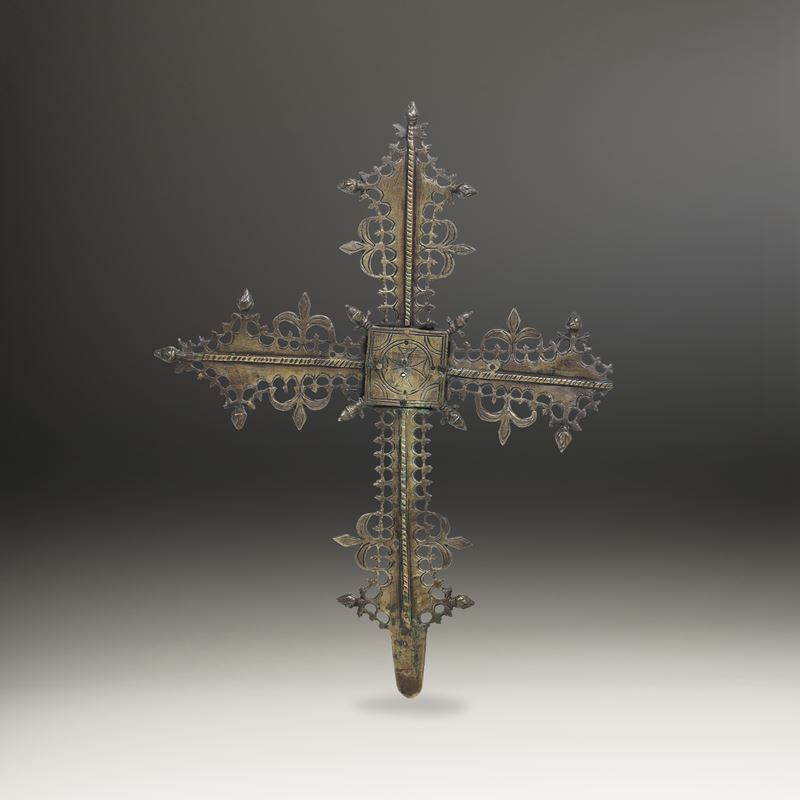 Croce astile. Fonditore d'Oltralpe del XV secolo  - Auction Sculpture and Works of Art - Cambi Casa d'Aste