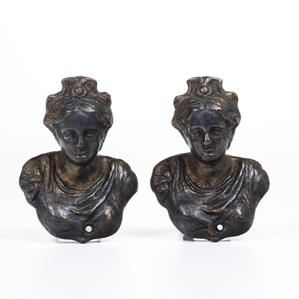 Coppia di maniglie antropomorfe. Fonditore del XVII-XVIII secolo