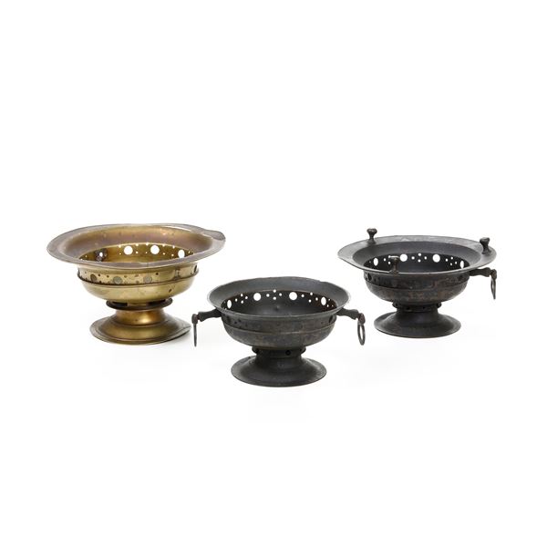 Tre bracieri traforati. XVIII secolo