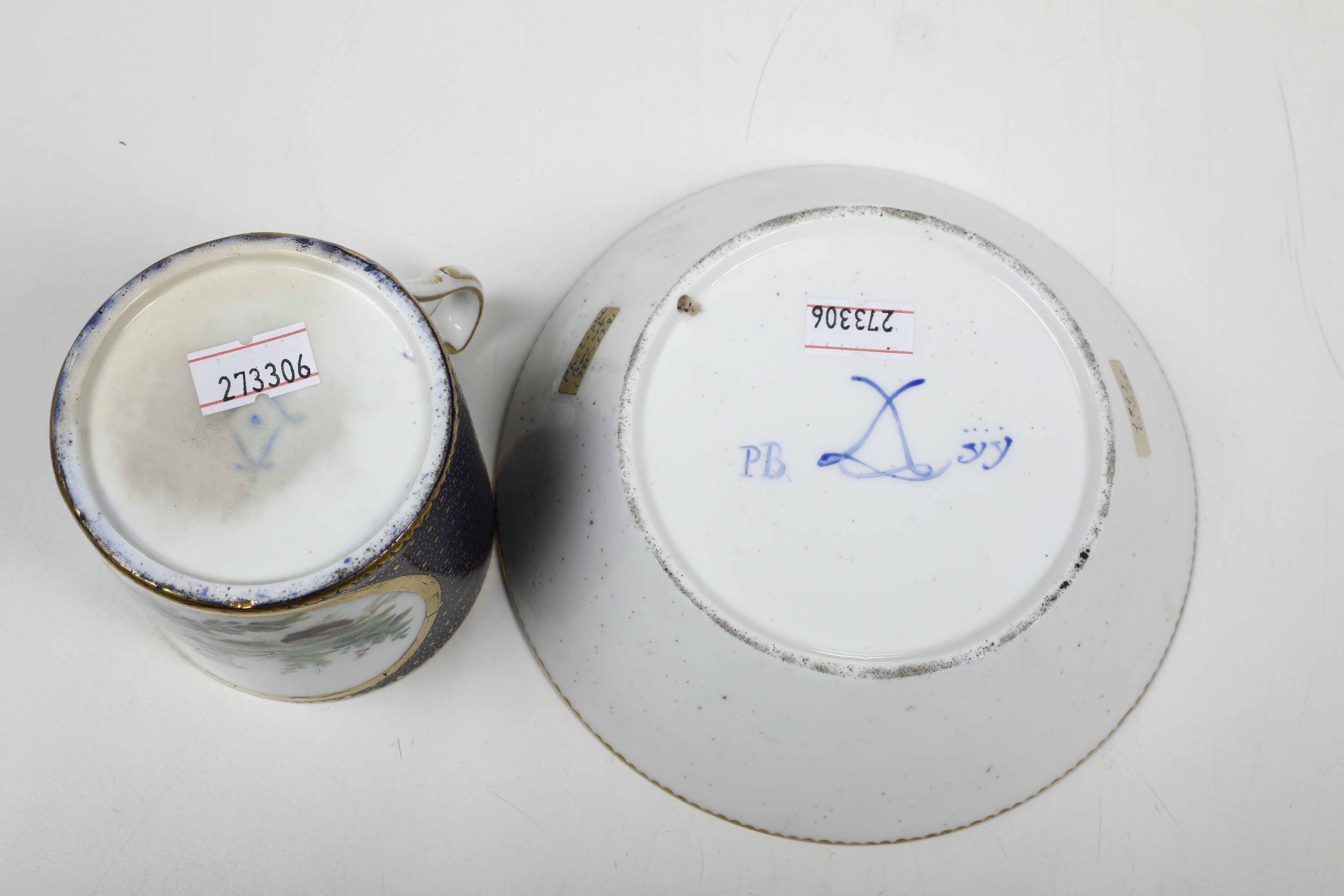 Alla maniera di Sèvres, Tazza con piattino, porcellana, verso il 1790
