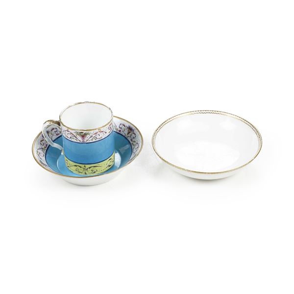 Tazza con piattino.<BR>Francia, Manifattura di Sèvres, fine del XVIII secolo.