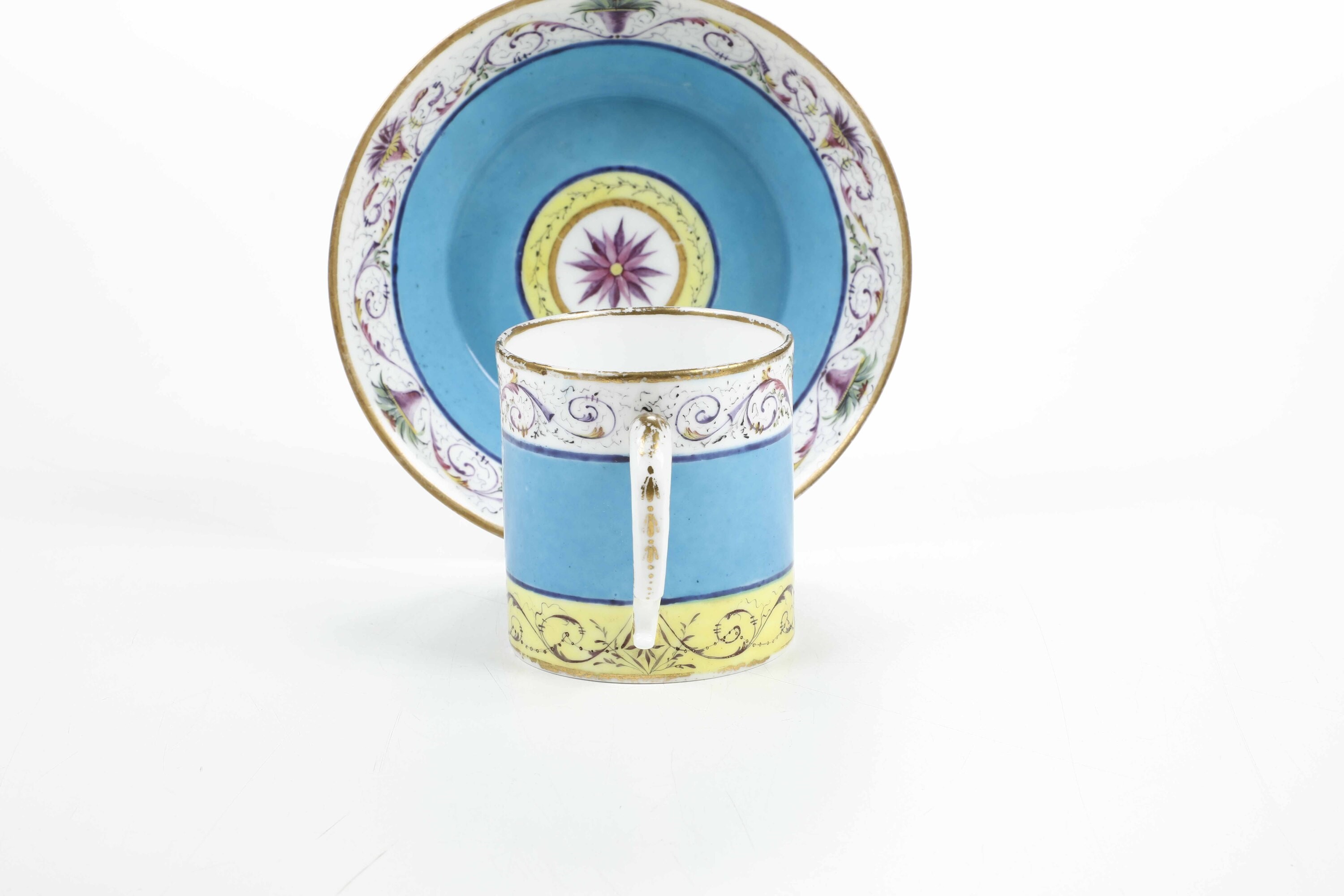 Tazza con piattino. Francia, Manifattura di Sèvres, fine del XVIII secolo.