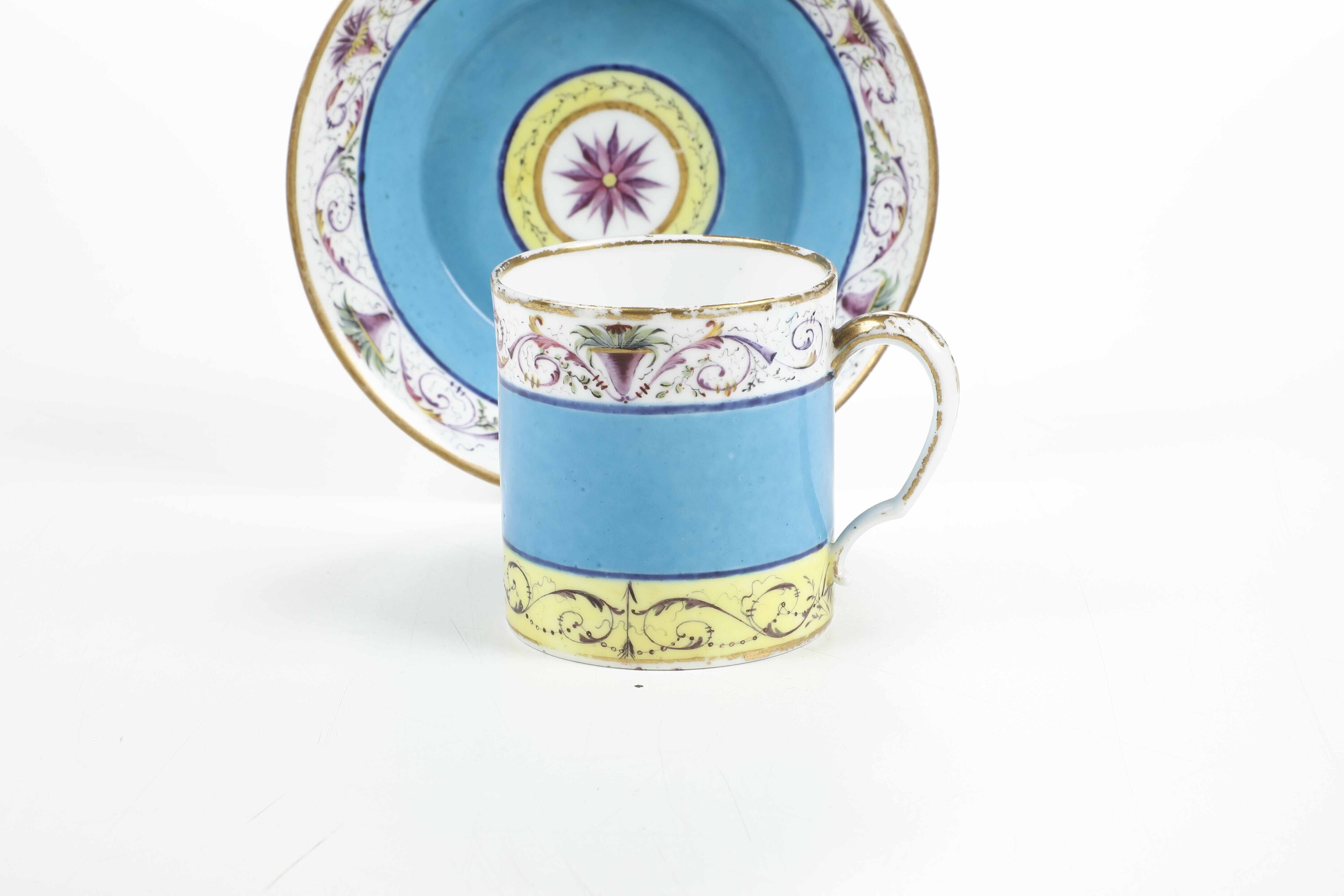 Tazza con piattino. Francia, Manifattura di Sèvres, fine del XVIII secolo.