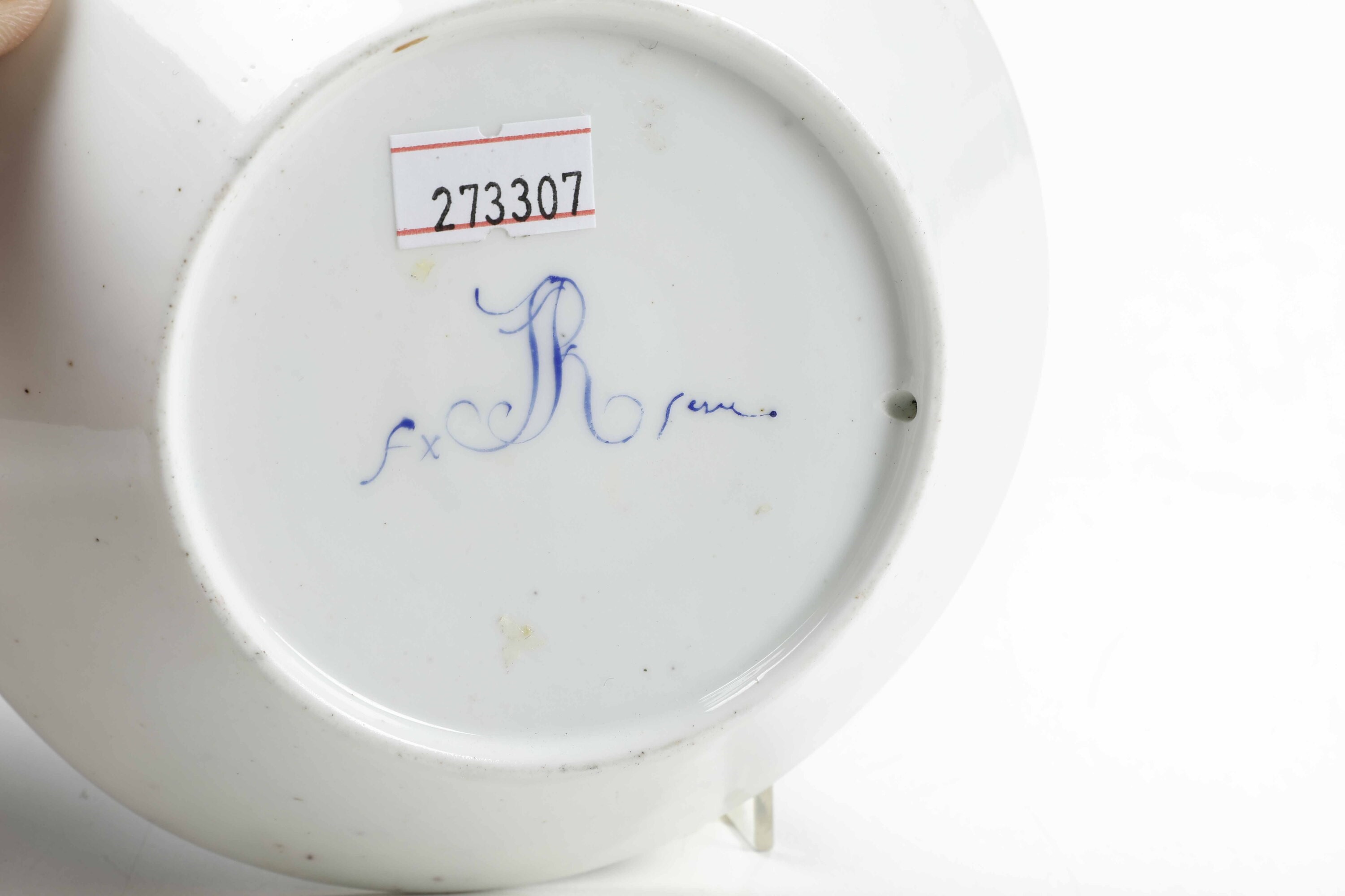 Tazza con piattino. Francia, Manifattura di Sèvres, fine del XVIII secolo.