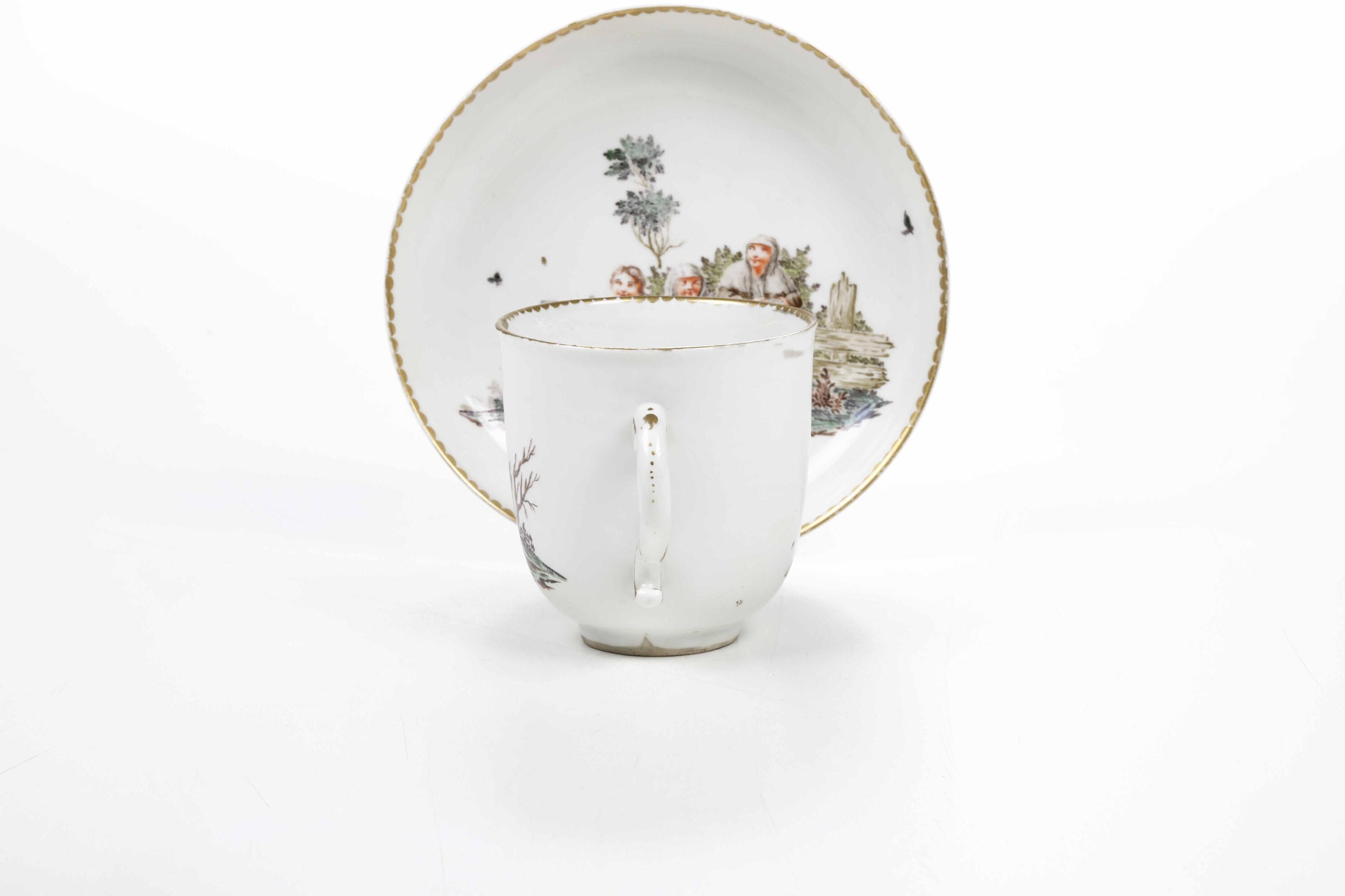 Manifattura di Nymphenburg, Tazza con piattino in porcellana, decorazione policroma (1765-1770)