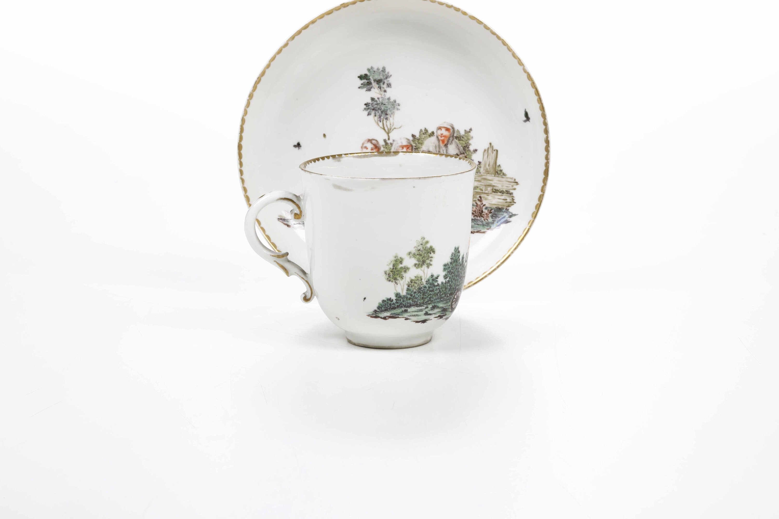 Manifattura di Nymphenburg, Tazza con piattino in porcellana, decorazione policroma (1765-1770)