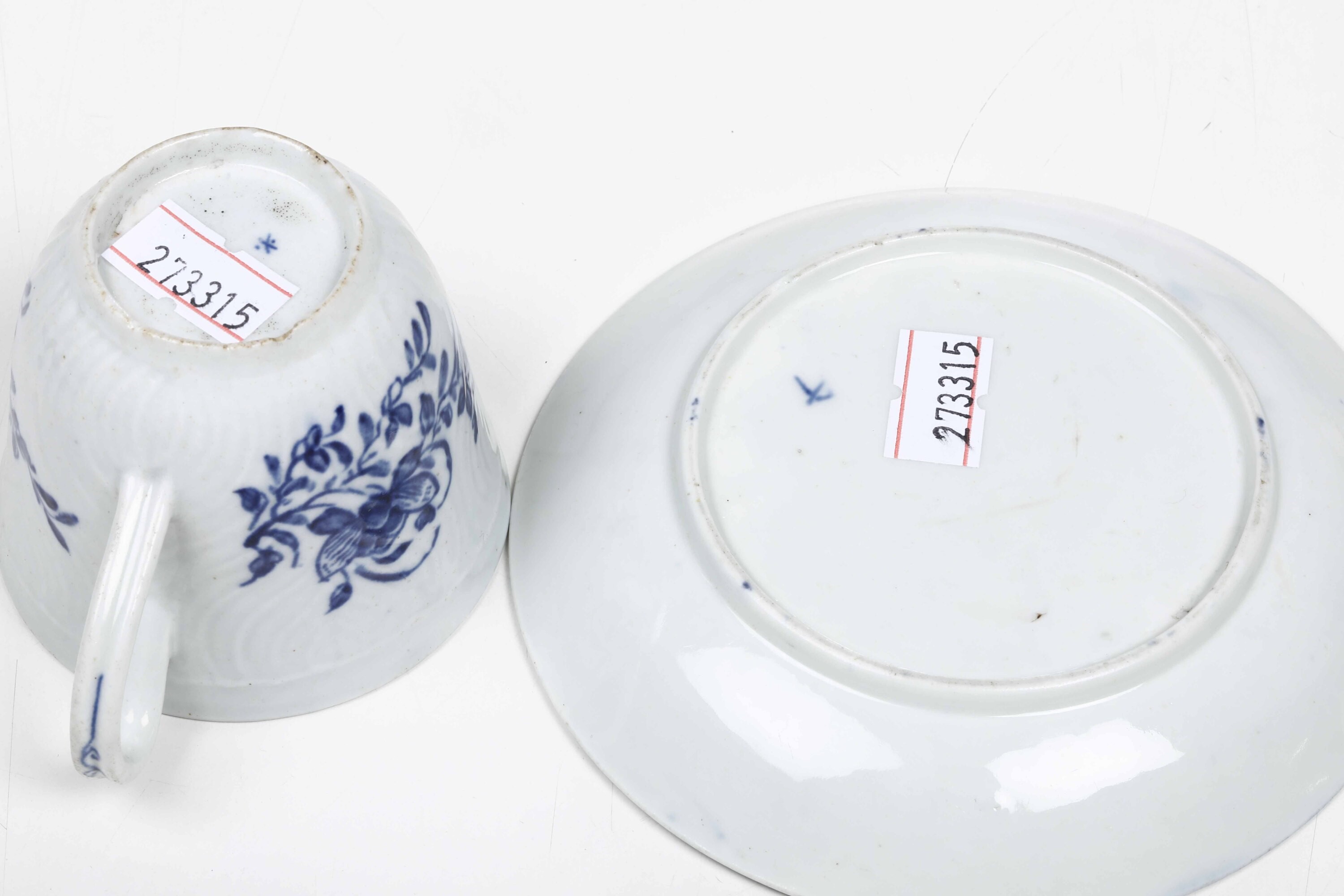 Una Tazza e un Piattino.inghilterra, Manifattura di Bristol, 1770-1780 Circa.