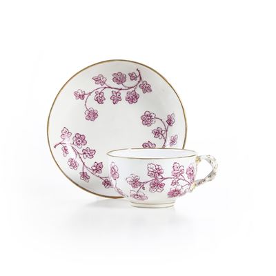 Manifattura di Nymphenburg (Germania), Tazza con piattino in porcellana con marca a scudo bavares...