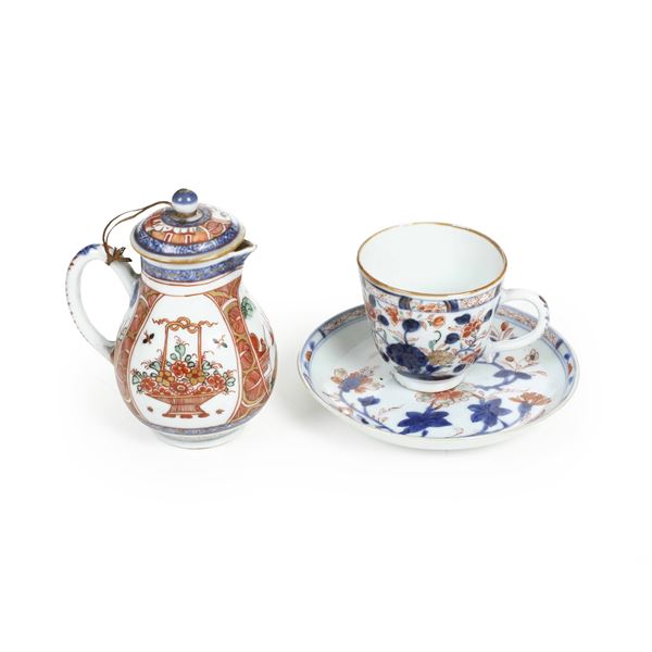 Caffettiera e tazza con piattino in porcellana, Cina, Dinastia Qing, XIX secolo