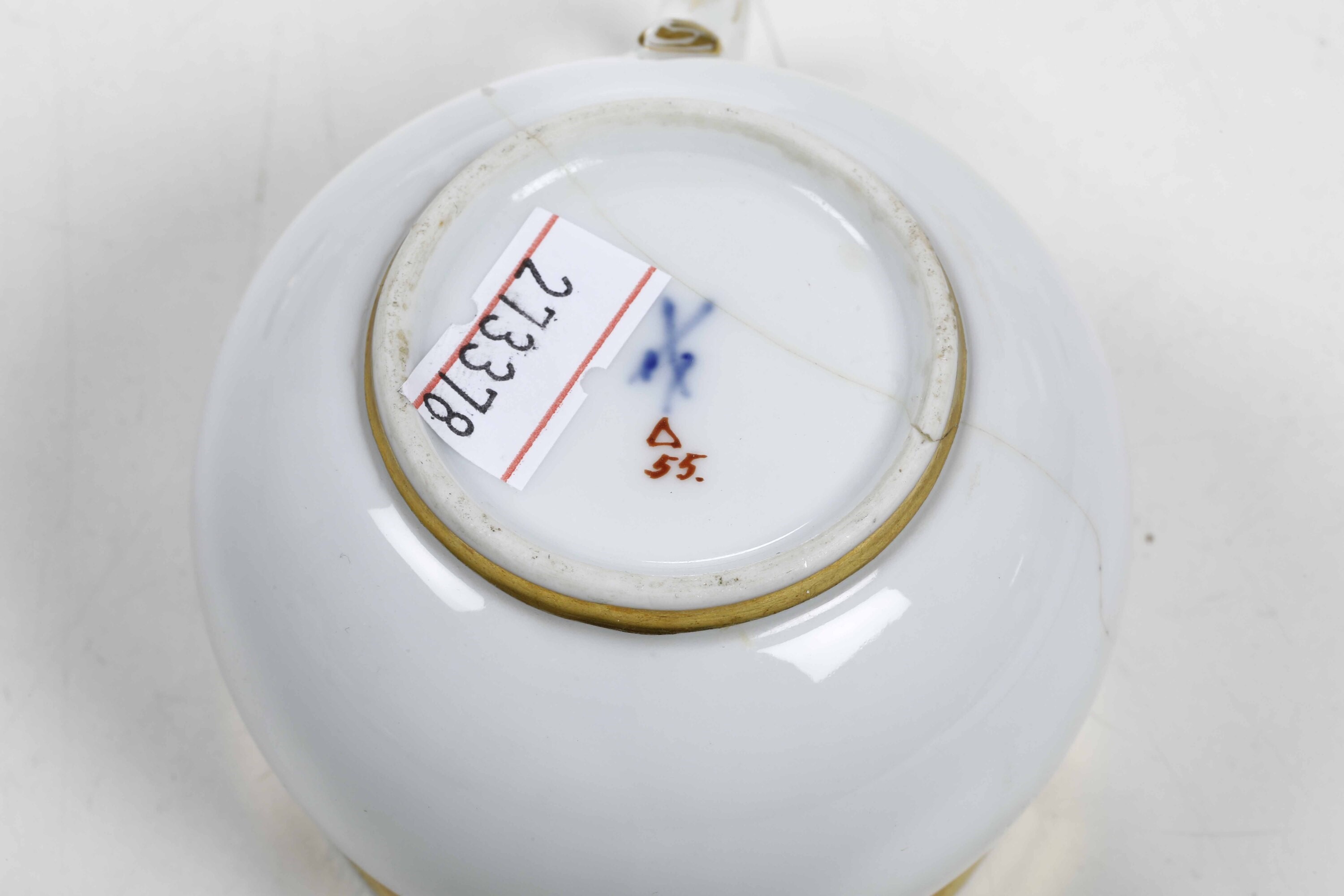 Meissen, Tazza coperta con piattino, XIX secolo