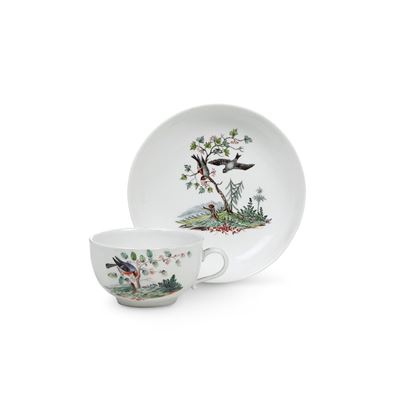 Germania, Manifattura di Ansbach (attribuito), Tazza con piattino, porcellana dipinta policroma